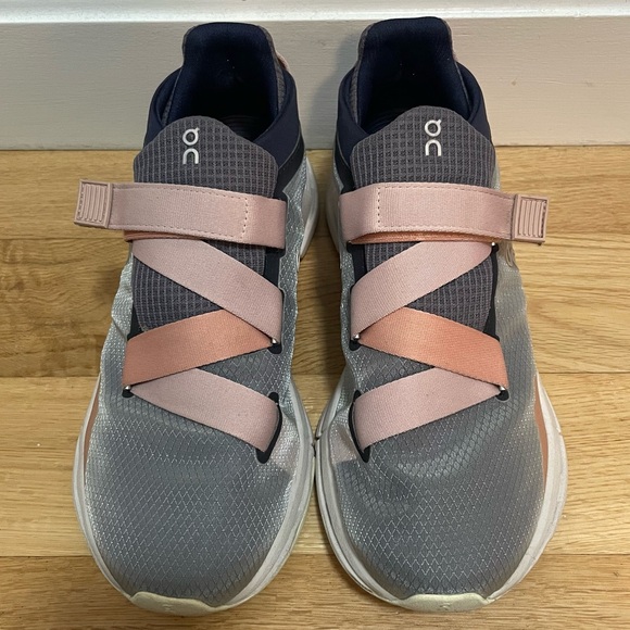 On Clounova Wrap Low Top Sneakers - Picture 4 of 10